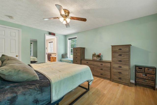 4 Glasgow Circle, Hudson, NH 03051
