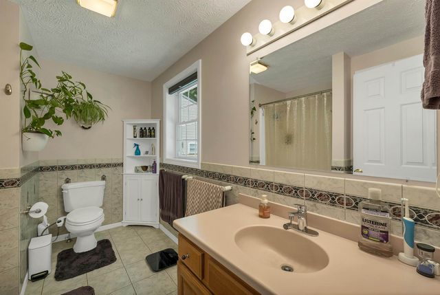 4 Glasgow Circle, Hudson, NH 03051