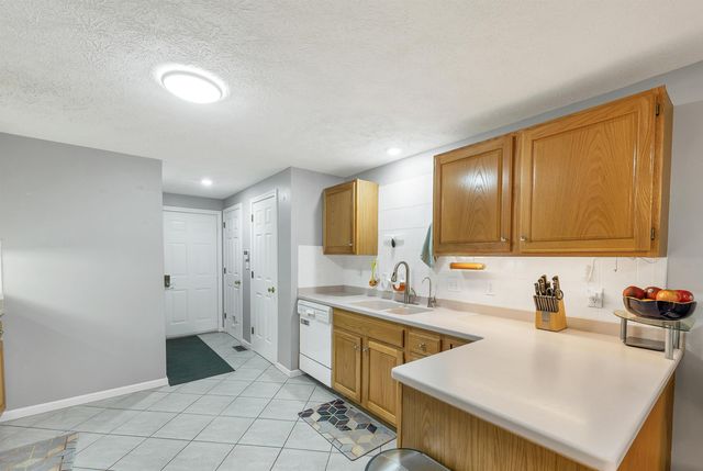 4 Glasgow Circle, Hudson, NH 03051