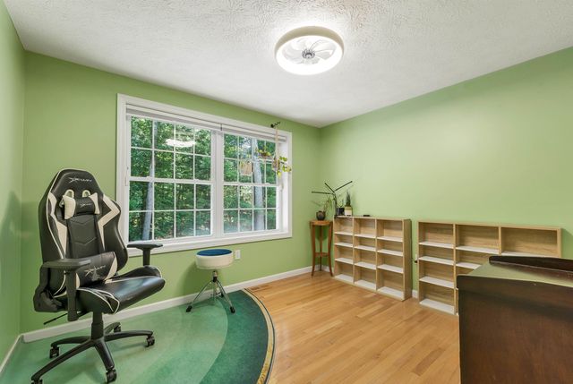 4 Glasgow Circle, Hudson, NH 03051