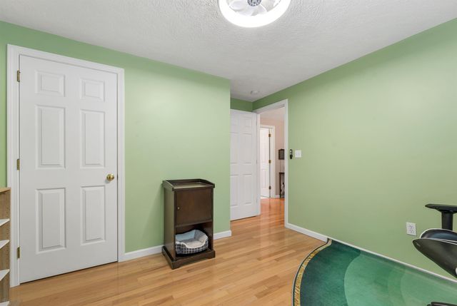 4 Glasgow Circle, Hudson, NH 03051