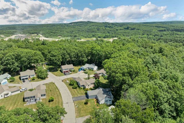 4 Glasgow Circle, Hudson, NH 03051