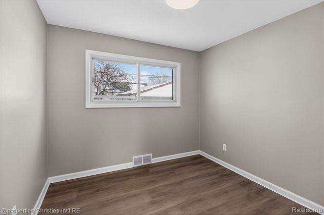 33532 Leona Street, Garden City, MI 48135