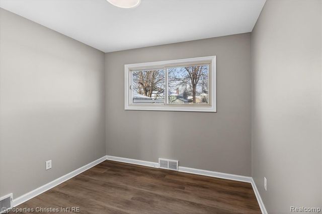 33532 Leona Street, Garden City, MI 48135