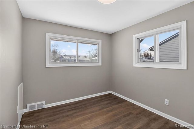 33532 Leona Street, Garden City, MI 48135