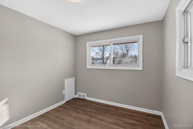 33532 Leona Street, Garden City, MI 48135