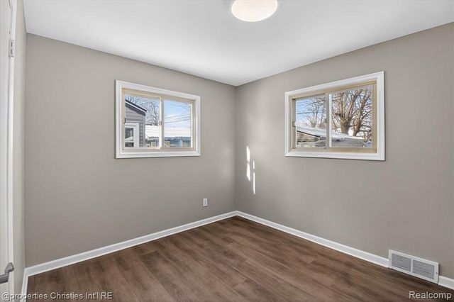 33532 Leona Street, Garden City, MI 48135