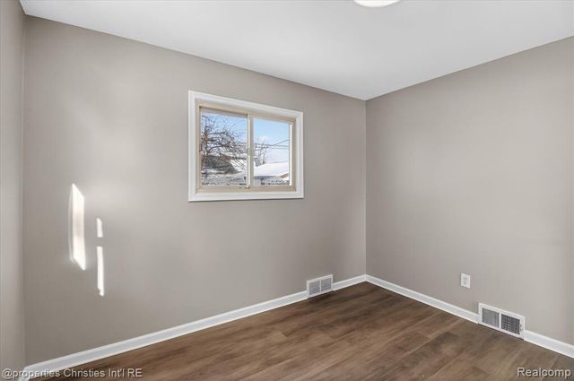 33532 Leona Street, Garden City, MI 48135