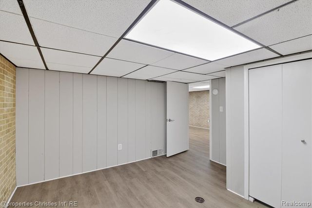 33532 Leona Street, Garden City, MI 48135