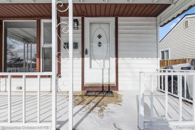 33532 Leona Street, Garden City, MI 48135