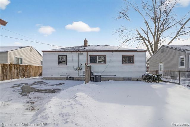 33532 Leona Street, Garden City, MI 48135