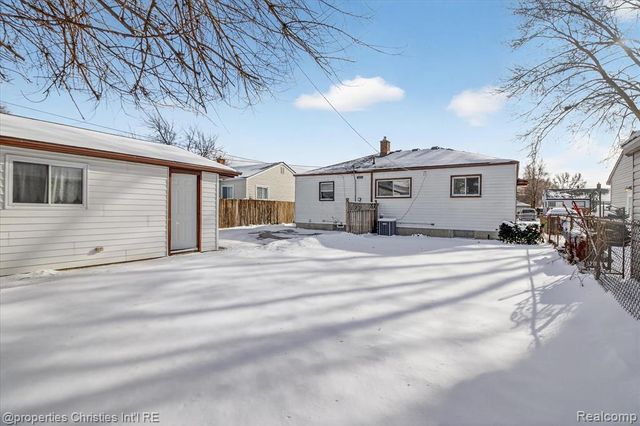 33532 Leona Street, Garden City, MI 48135