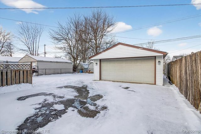 33532 Leona Street, Garden City, MI 48135