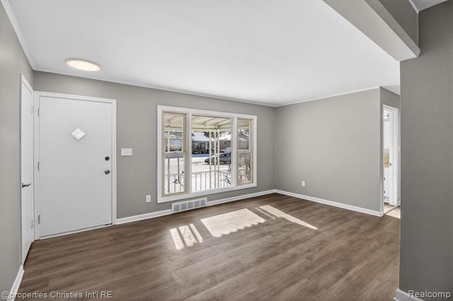 33532 Leona Street, Garden City, MI 48135