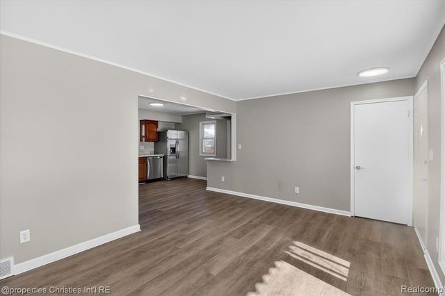 33532 Leona Street, Garden City, MI 48135