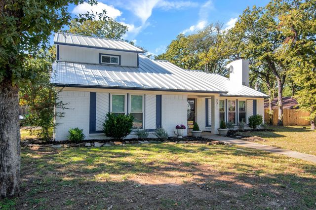 2311 Hummingbird Trail, Grapevine, TX 76051