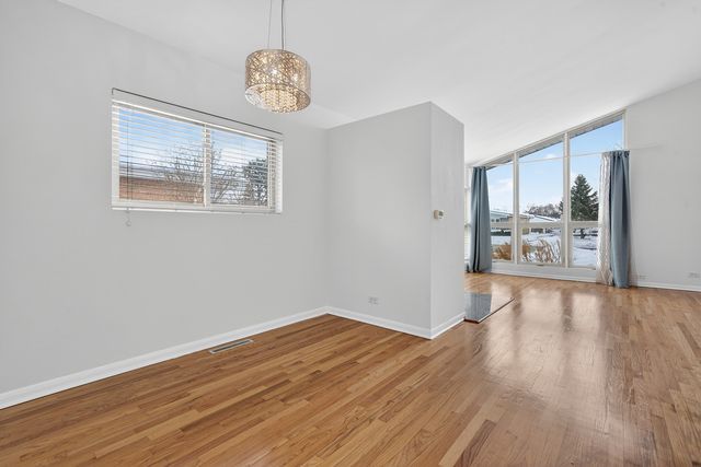 8516 W Normal Avenue, Niles, IL 60714