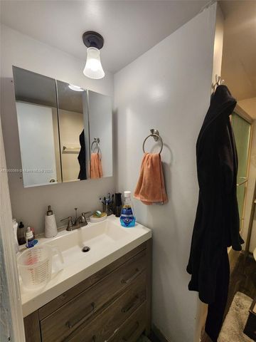 21640 NW 3rd St, Pembroke Pines, FL 33029