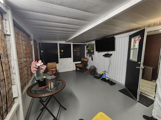 21640 NW 3rd St, Pembroke Pines, FL 33029