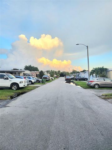 21640 NW 3rd St, Pembroke Pines, FL 33029