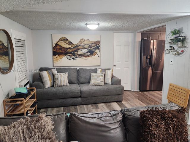 21640 NW 3rd St, Pembroke Pines, FL 33029