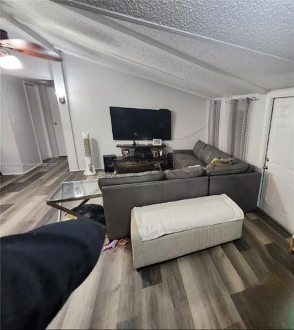 21640 NW 3rd St, Pembroke Pines, FL 33029