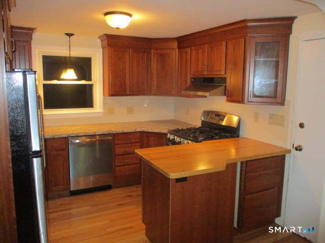 25 Mettler Street 1st, Woodbridge, CT 06525