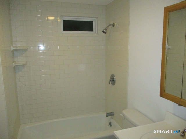 25 Mettler Street 1st, Woodbridge, CT 06525