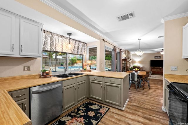 5827 Lost Creek, San Antonio, TX 78247