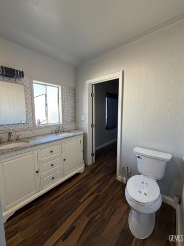 2521 P Street, Bakersfield, CA 93301