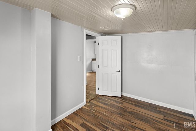 2521 P Street, Bakersfield, CA 93301