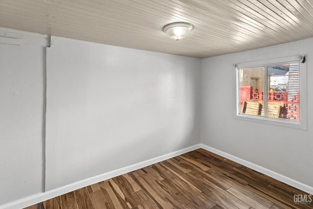 2521 P Street, Bakersfield, CA 93301