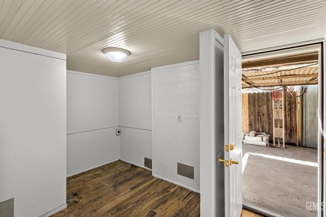 2521 P Street, Bakersfield, CA 93301