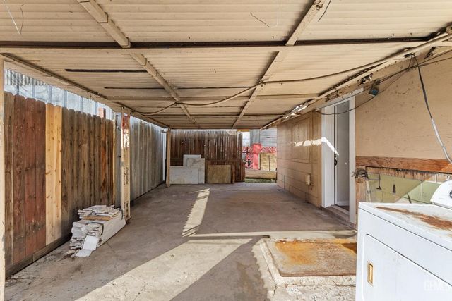 2521 P Street, Bakersfield, CA 93301