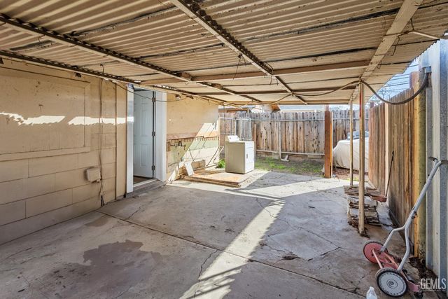 2521 P Street, Bakersfield, CA 93301