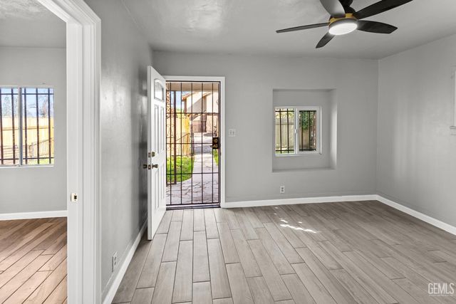 2521 P Street, Bakersfield, CA 93301