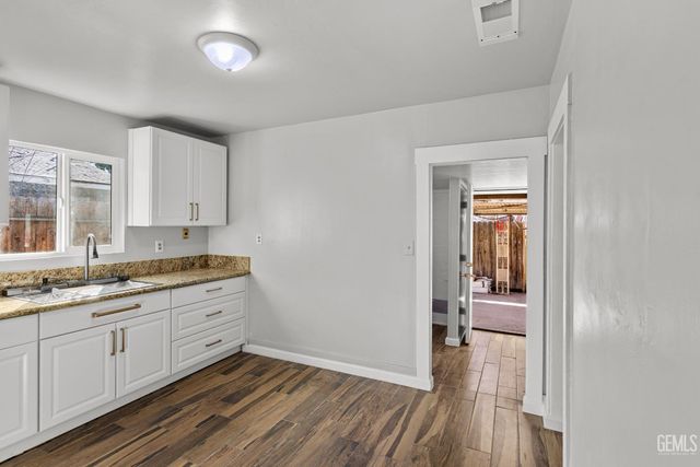 2521 P Street, Bakersfield, CA 93301