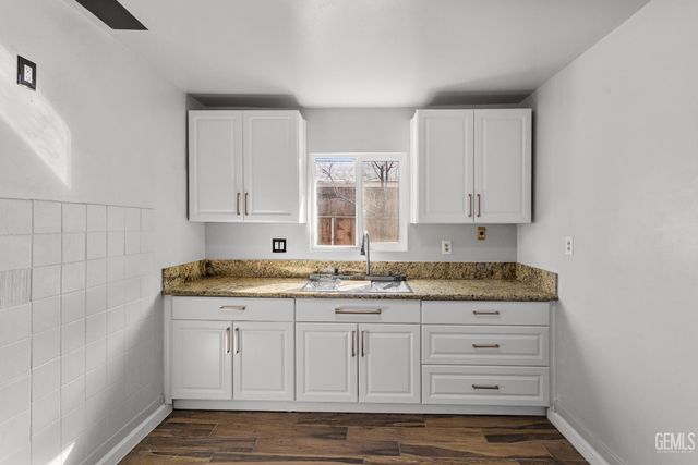 2521 P Street, Bakersfield, CA 93301