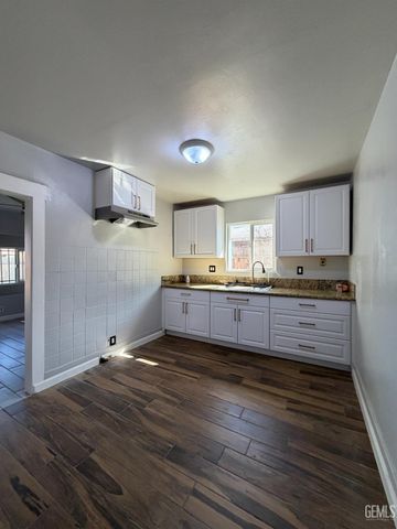 2521 P Street, Bakersfield, CA 93301