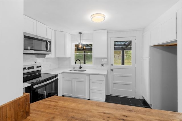 578 Central St, Stoughton, MA 02072