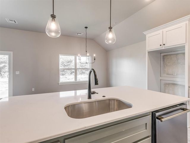 12513 Dolche Vita Drive, Yukon, OK 73099