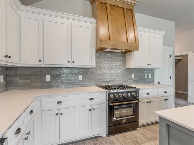 12513 Dolche Vita Drive, Yukon, OK 73099