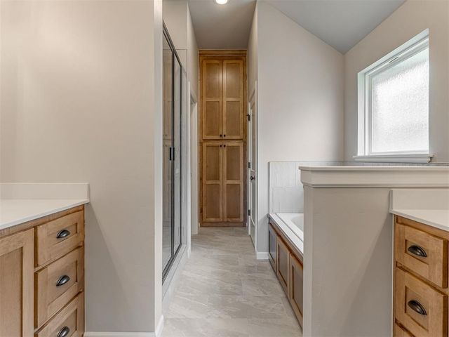12513 Dolche Vita Drive, Yukon, OK 73099
