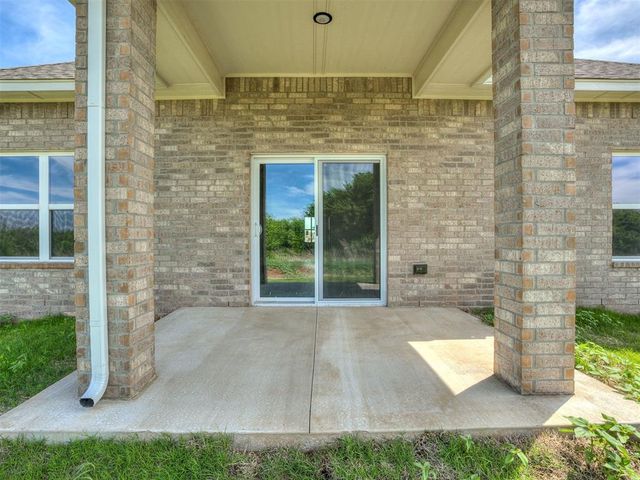 12513 Dolche Vita Drive, Yukon, OK 73099