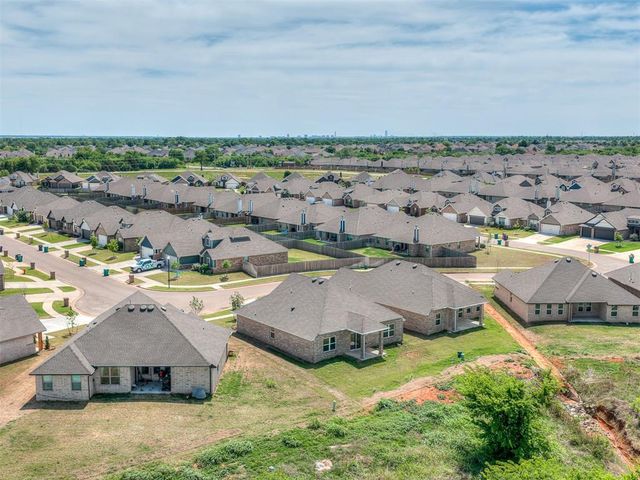 12513 Dolche Vita Drive, Yukon, OK 73099