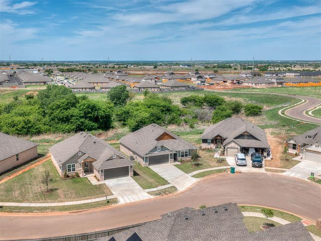 12513 Dolche Vita Drive, Yukon, OK 73099