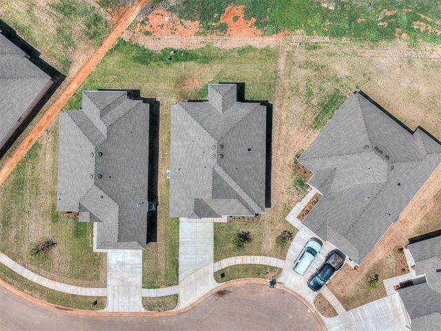 12513 Dolche Vita Drive, Yukon, OK 73099