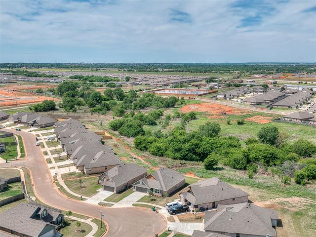 12513 Dolche Vita Drive, Yukon, OK 73099