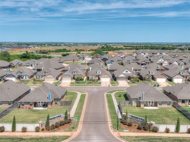 12513 Dolche Vita Drive, Yukon, OK 73099