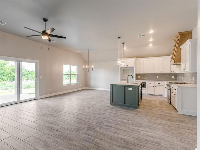 12513 Dolche Vita Drive, Yukon, OK 73099